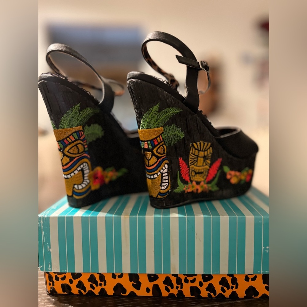 Keke Tiki Wedges by Bettie Page - Picture 7 of 7